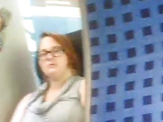 Viņa man teica, lai masturbē, vilcienu, lai redzētu mani skatīties porno nobriedis big tits