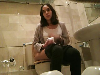 Slēptā kamera viesu tualete, slēptās tualetes porno, scat pising internetā