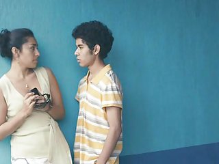 Nobriedis vecuma sievietes un zēns, ļoti karstas seksa ainas karstā nobriedušu