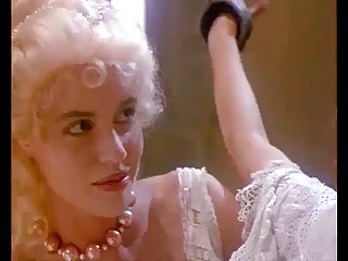 Dzimums vietām sieviešu hit viņu mugurām bared par pātagu comp